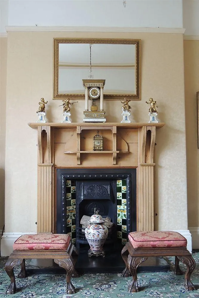 The White House By Bodacious! Swansea Guest house