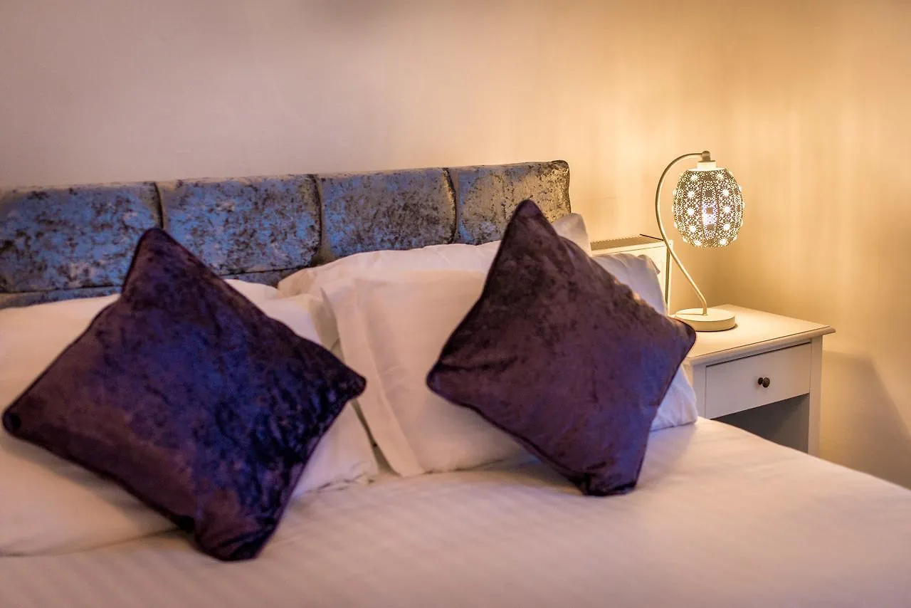 The White House By Bodacious! Swansea Guest house