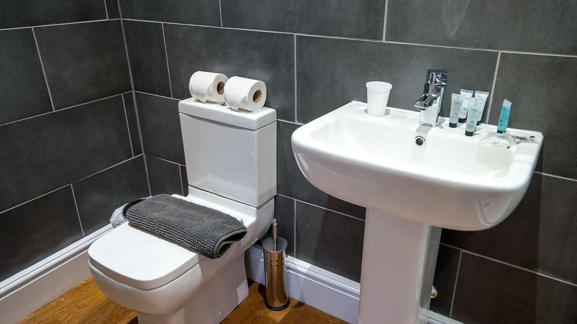 **** Guest house The White House By Bodacious! Swansea United Kingdom